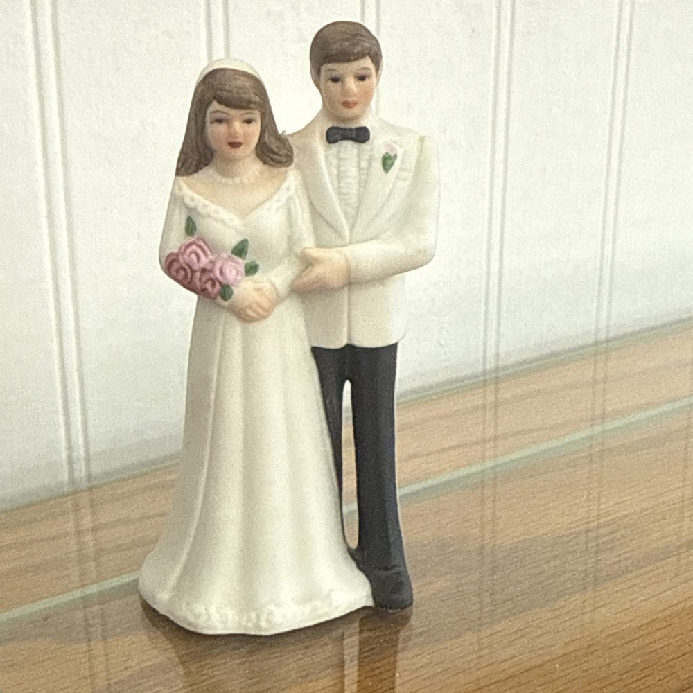 Vintage Porcelain Bride and Groom Cake Topper Figurine Made In Korea wedding