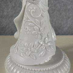 Hallmark Keepsake 2005 Porcelain Wedding Cake Topper «To Love And To Cherish»