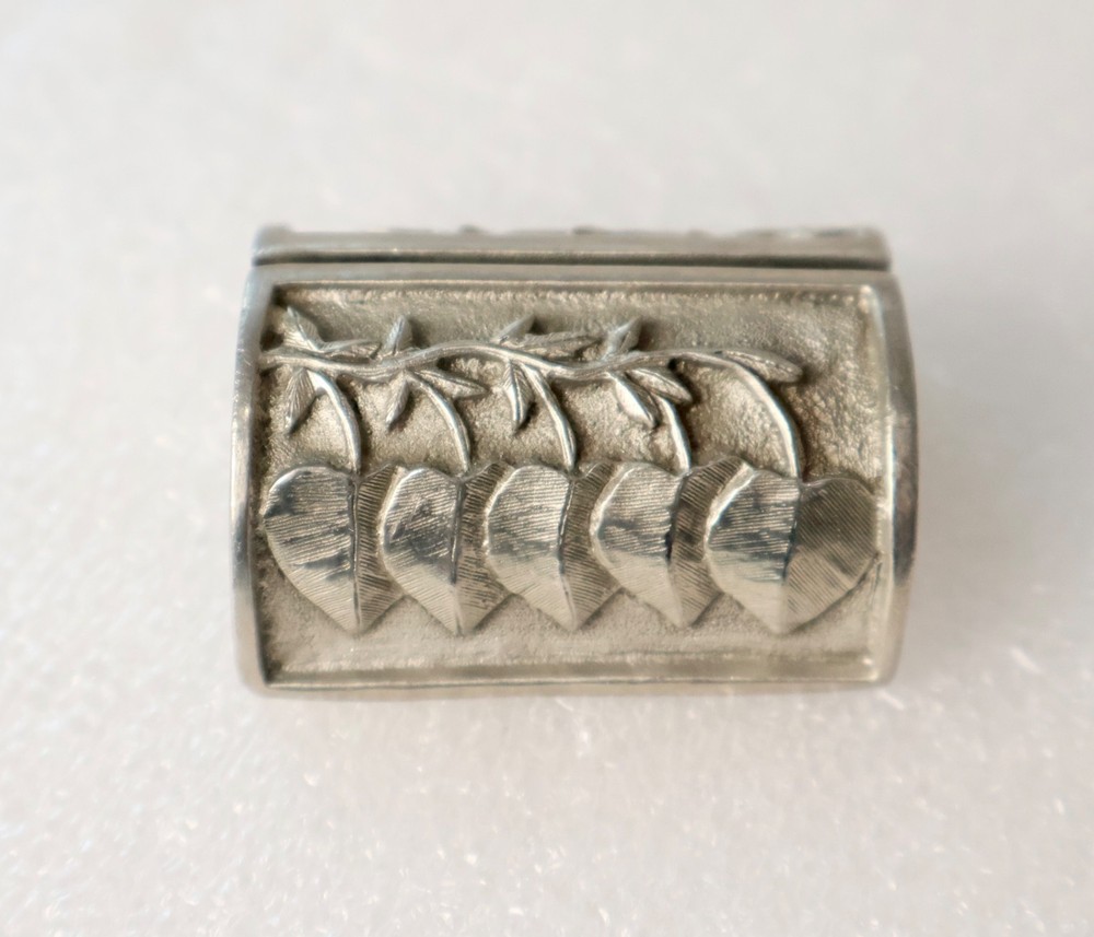 Vilmain & Klinger V+K Small Pewter Place Card Holder