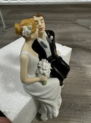 Wedding Cake Topper Kissing Sitting Bride and Groom Porcelain Weddingstar New