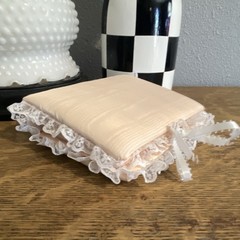 Vintage peach and lace 4 x 6 photo album with bow 1990s