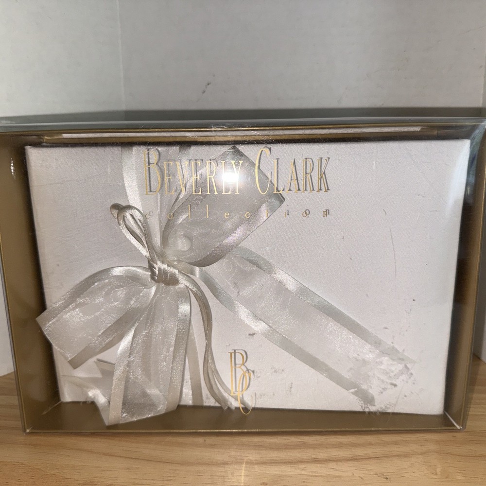 BEVERLY CLARK COLLECTION, WHITE SIMPLICITY WEDDING GUEST BOOK, NEW!!! Free Ship