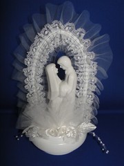 New Wilton «Devotion» Wedding Cake Top, white porcelain couple 117-425