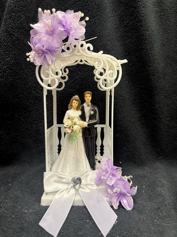 Romantic PVC Groom And Bride Wedding Cake Topper Groom Top Purple Flowers Heart