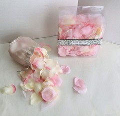 SILK PINK ROSE PETALS / BOX & BAG FOR WEDDING & SPECIAL OCCASIONS