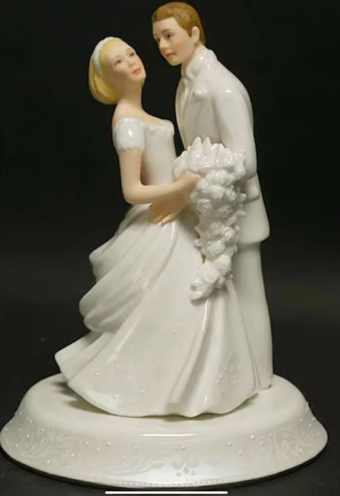 Discontinued Lenox Opal Innocence Bride & Groom Porcelain Ivory Cake Topper NIB