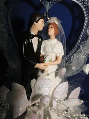 New Elegant Wedding Caketopper with Bride & Groom and decorated heart back #114