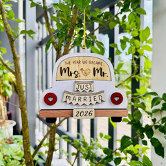 Wedding Gifts for Couple – Mr and Mrs Gift 2026 – Just Married Ornament – Bridal