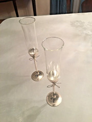 2 Vera Wang Love Knots Champagne Flutes Wedgewood Silver Plate Base 10 5/8″ Tall