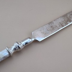 Towle Silversmiths 1690 Stamp Mother of Pearl Cake knife