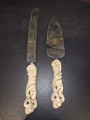 Vintage-Style Ivory Wedding Cake Knife and Serrated Serving Set