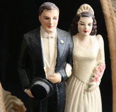 Vintage WEDDING CAKE TOPPER Chalkware Lace Arch Coast Novelty