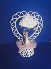 New Vintage Traditions Wedding Caketop Bride/Groom, white heart arch, pink #128P