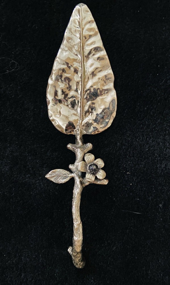 Bombay Company 2000’s Silver Color Woodsy Leaf Floral Cake Pie Server