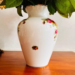 Royal Albert Porcelain Vase – Old Country Roses, English Bone China Floral Bud V