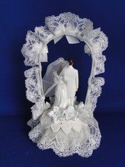 New Vintage Wilton Petite «Lace Trellis» Wedding CakeTop, white tux, 104-937Rev