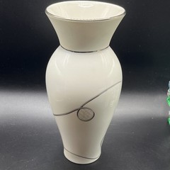 Stunning Lenox True Love 8.25″ Wedding Vase~White & Platinum