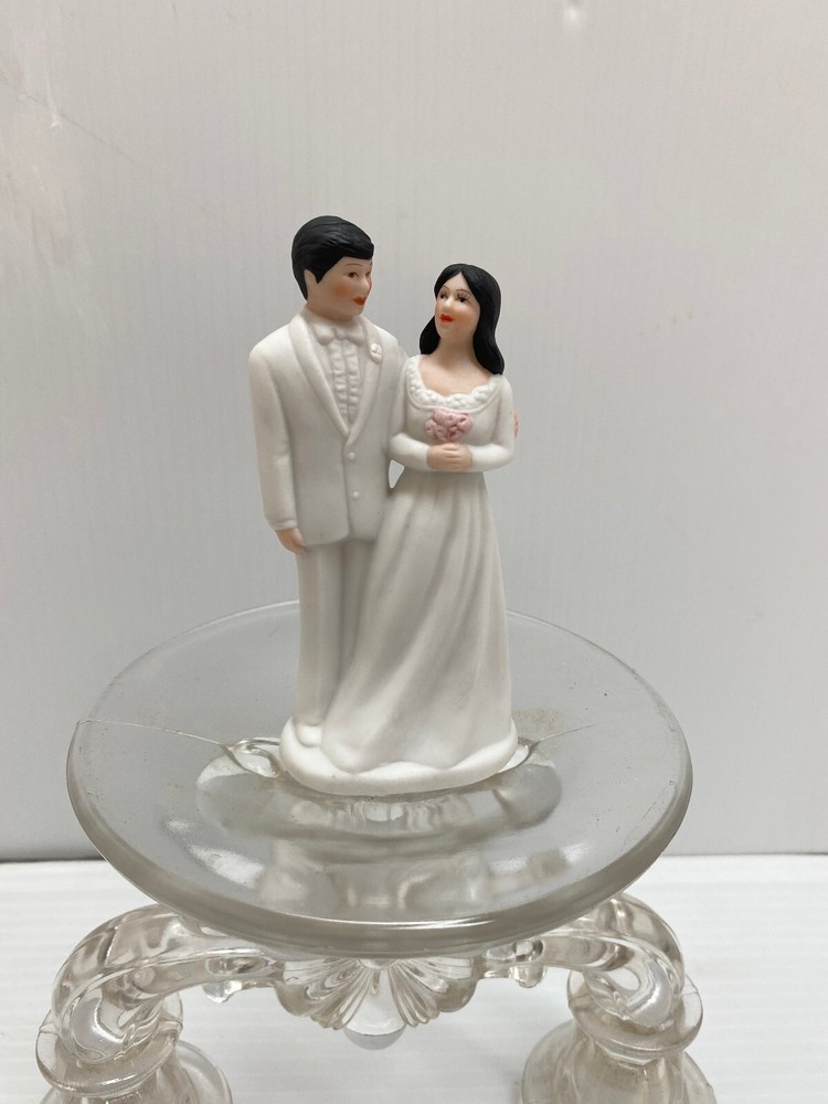 Porcelain Bride & Groom Cake Topper – Figurine Wedding & Engagement Party Decor