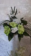 BEAUTIFUL HANDMADE TABLE CENTERPIECE FOR WEDDINGS WHITE/SAGE GREEN ROSES