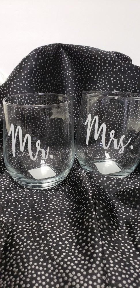 Mew ~ Set of 2 16 oz ‘Mr/Mrs’ Stemless Wine Glasses Wedding Anniversary Gifts