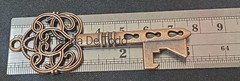NICE SWANKY SPECIAL OCCASION PARTY FAVORS SKELTON KEY BOTTLE OPENER 5 LOT READ