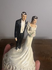 Vintage 1948 Coast Novelty Bride & Groom Wedding CAKE TOPPER Chalkware (chippy)