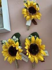Boutonniere for Men, 6pcs Groom Groomsmen Boutonniere with Pins – Sunflowers