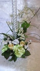 BEAUTIFUL HANDMADE TABLE CENTERPIECE FOR WEDDINGS WHITE/SAGE GREEN ROSES