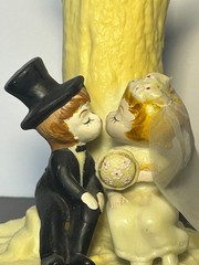 VINTAGE 1971 Wilton Bride & Groom Kissing On Tree Wedding Cake Topper Vase MCM