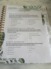 BEAUTIFUL GOLD BINDED WEDDING PLANNER