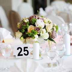 Tuanse Table Numbers 1-25 Acrylic Double 2.5 x 2.17 x 2 inches, White, Black