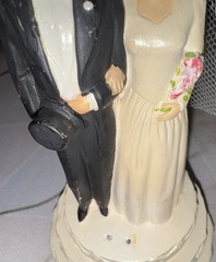 5 1/2″ Vintage Coast Novelty Bride & Groom Wedding Cake Topper Without Trellis