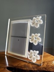 Beautiful Clear Acrylic Photo Frame With Three Lilies, Holds 4×6 Photo, 7”x7”