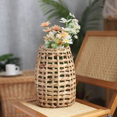 Wall Mounted Woven Straw Basket for Flowers Handheld Hanging Vase Decor