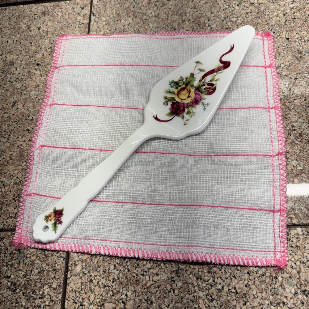Vintage Royal Albert Cake Serve Knife Bone China England Roses very beautiful