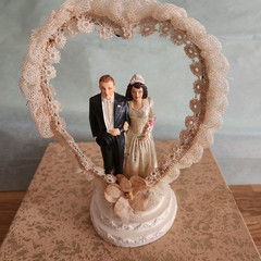 Vintage 1940s Coast Novelty Chalkware Wedding Cake Topper Bride Groom 7.5″