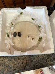 ADORABLE 2002 MADAM ALEXANDER BRIDE & GROOM CAKE TOPPER WITH BASE # 33570 MINT