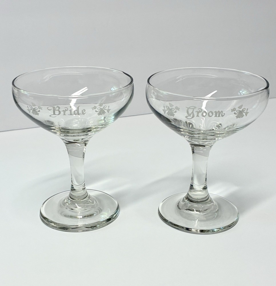 Vintage Bride and Groom Wedding Champagne/Wine Toasting Glasses