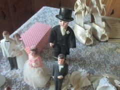 LOT OF 12 VINTAGE WEDDING TOPPERS/ACCESSORIES SHOES/VEIL.FLORAL ARCH 1940’S
