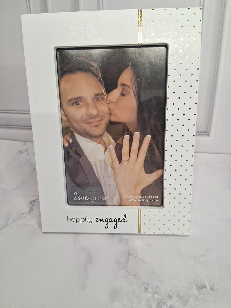 ‘Happily Engaged’ Picture Photo Frame 4×6 White w/Gold Modern Design NEW