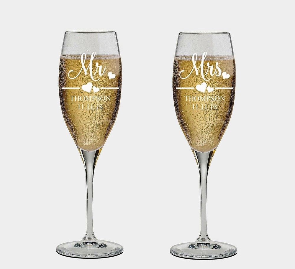 Mr. And Mrs. Personalized set of 2 Champagne Glass,Toasting Flutes, wedding Gift
