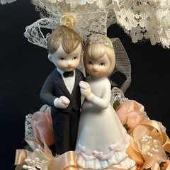 Vtg 1950’s Wedding Cake Topper Bride & Groom Ceramic 8” Blonde USA Lace Peach