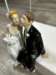 Wedding Cake Topper Kissing Sitting Bride and Groom Porcelain Weddingstar New