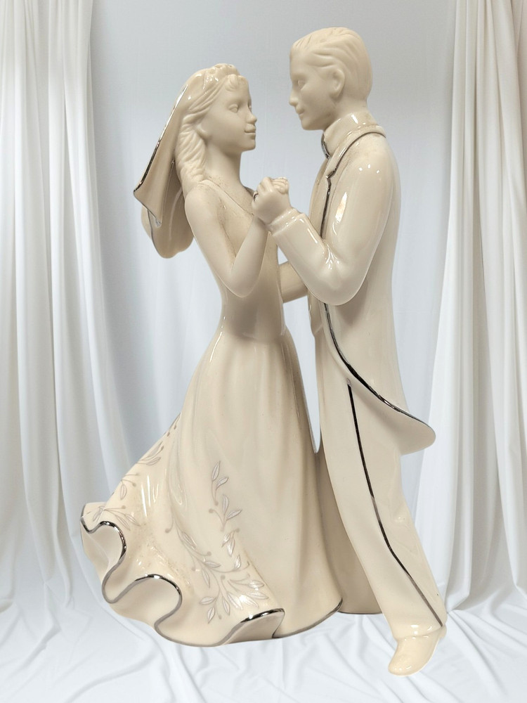 Lenox Wedding Promises First Dance Cake Topper 8.5″ Tall – Great Condition!