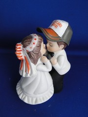 New Cleveland Browns Kissing Bride & Groom Wedding Cake Top figurine with cap