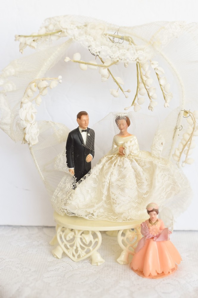 1950s Vtg Hartland Plastics Bride/Groom 10″ Wedding Cake Topper & Bridesmaid (R)