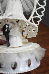 Vintage Art Deco Wedding Topper Sugar Sculpture Groom Bride Bell Lace Stand