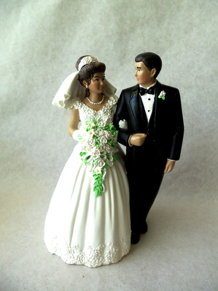 Vtg Wilton Wedding Couple Cake Topper! DARK HAIR! SLIGHTLY OLDER COUPLE! 5″