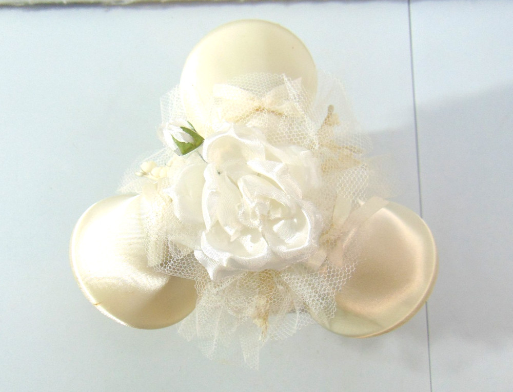 Vintage 1950’s Wedding Cake Topper – Bells Roses