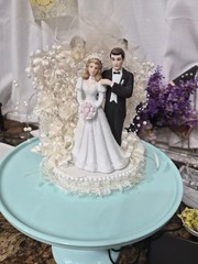 Gorgeous Vintage Wilton Weddimg Cske Topper